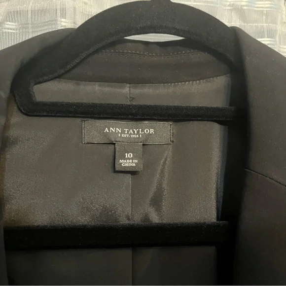 Ann Taylor Black Suit Jacket size 10 - Picture 2 of 4